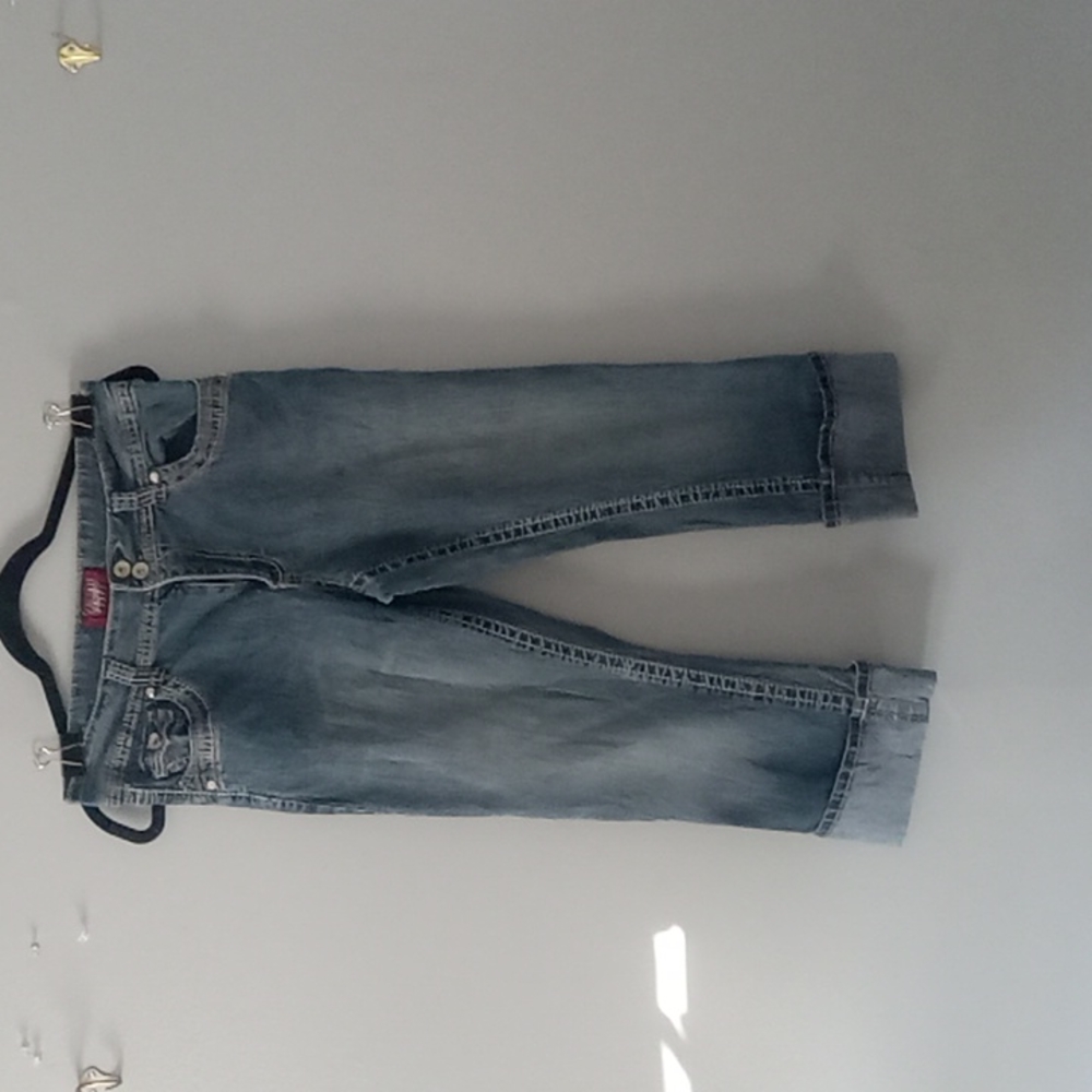 Made by: ANGELS. SIZE 10 CAPRI BLUE JEANS